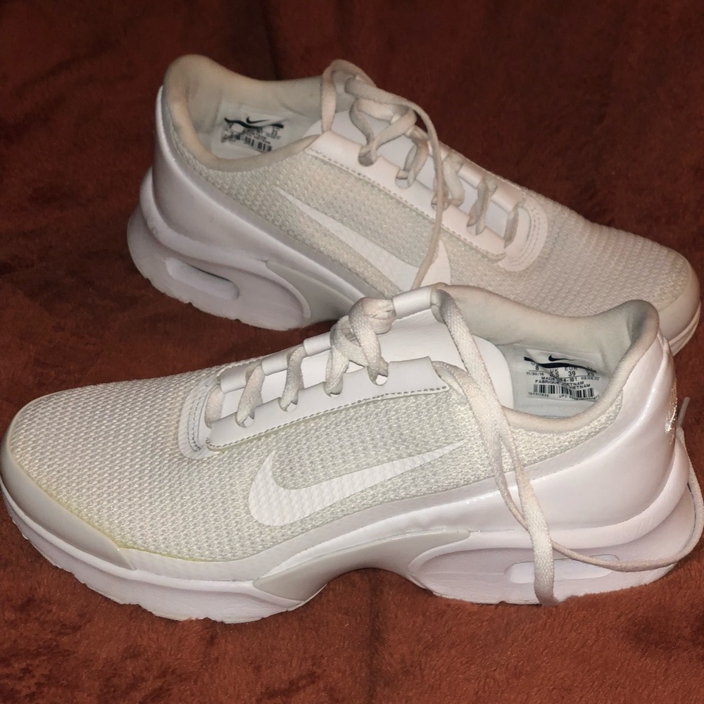 Women’s All White Nike Size 8